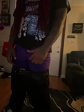 Snapshot of daddydarkskindikk chatting on 04-23-26, 04:19 daddydarkskindikk online show from 04-23-26, 04:19
