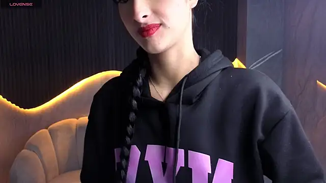 Tifany Tx online show from 05-01-26, 12:21