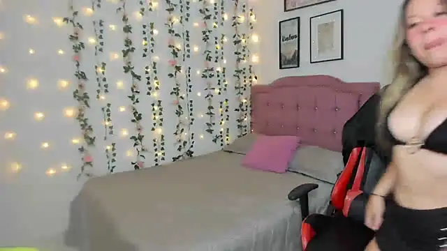 Snapshot of Abby_swang chatting on 02-28-26, 12:43 Abby swang online show from 02-28-26, 12:43