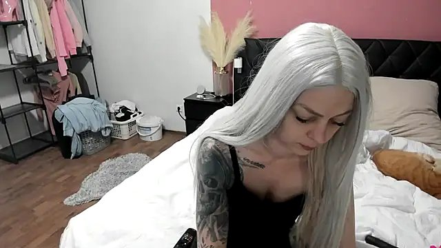 Melina Diamond online show from 12-16-25, 08:13