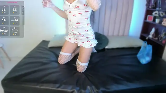 TinyCherryy online show from 12-18-25, 02:32