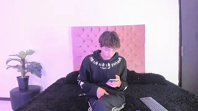 Snapshot of im_ralff chatting on 01-18-26, 08:01 im ralff online show from 01-18-26, 08:01