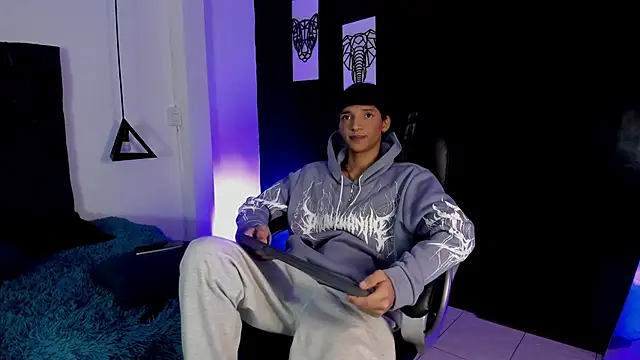 Snapshot of im_ralff chatting on 04-25-26, 04:26 im ralff online show from 04-25-26, 04:26