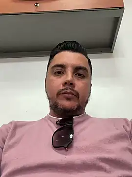 Diegohernan17 online show from 03-12-26, 04:55