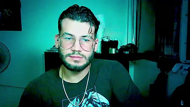 Snapshot of thedragonboyxxx chatting on 03-14-26, 01:11 thedragonboyxxx online show from 03-14-26, 01:11