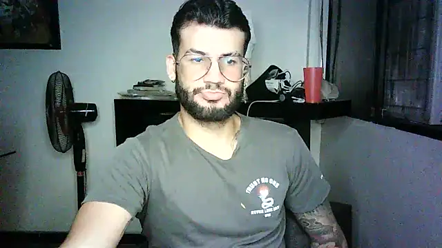 Snapshot of thedragonboyxxx chatting on 03-17-26, 01:30 thedragonboyxxx online show from 03-17-26, 01:30