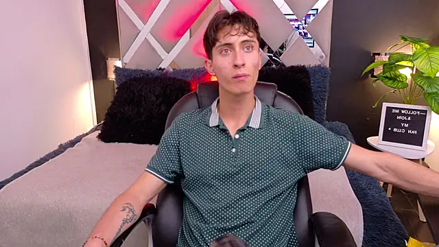 Snapshot of Ithan_Skin chatting on 12-19-25, 11:45 Ithan Skin online show from 12-19-25, 11:45