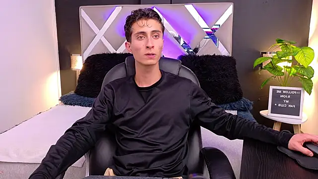 Snapshot of Ithan_Skin chatting on 01-08-26, 06:58 Ithan Skin online show from 01-08-26, 06:58