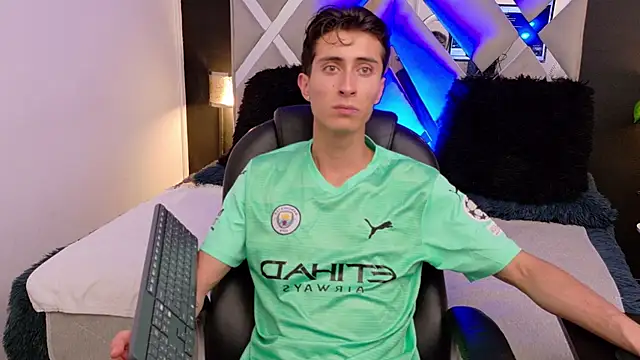 Snapshot of Ithan_Skin chatting on 01-09-26, 12:34 Ithan Skin online show from 01-09-26, 12:34