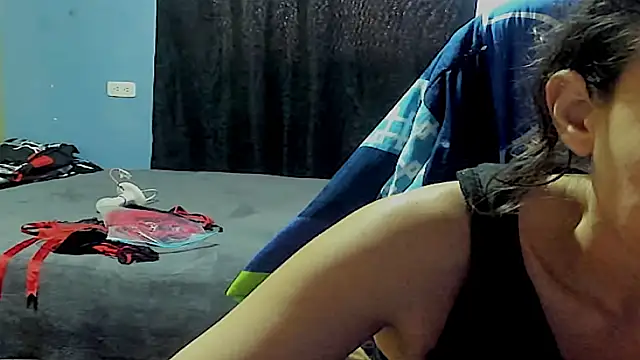 Snapshot of riquimona chatting on 02-26-26, 06:30 riquimona online show from 02-26-26, 06:30