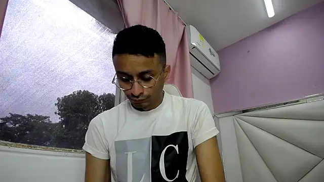 Snapshot of Ares_funn chatting on 12-20-25, 12:08 Ares funn online show from 12-20-25, 12:08