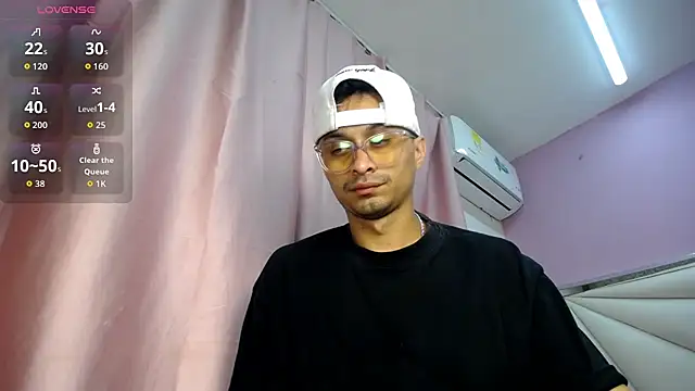 Snapshot of Ares_funn chatting on 12-21-25, 11:56 Ares funn online show from 12-21-25, 11:56