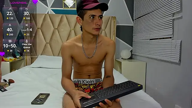 Snapshot of bianca_and_alex69 chatting on 03-09-26, 12:09 bianca and alex69 online show from 03-09-26, 12:09