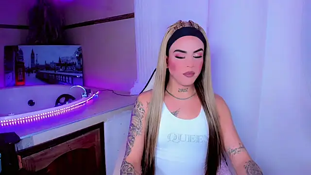 Snapshot of miludollts chatting on 01-07-26, 10:53 miludollts online show from 01-07-26, 10:53