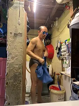 Snapshot of Anhyeuem1950 chatting on 12-18-25, 01:00 Anhyeuem1950 online show from 12-18-25, 01:00