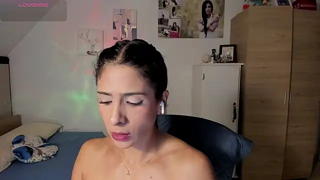 Snapshot of VEROSlen- chatting on 06-18-26, 01:37 VEROSlen- online show from 06-18-26, 01:37