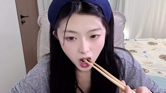 Snapshot of Koikoi___ chatting on 02-25-26, 12:38 Koikoi online show from 02-25-26, 12:38