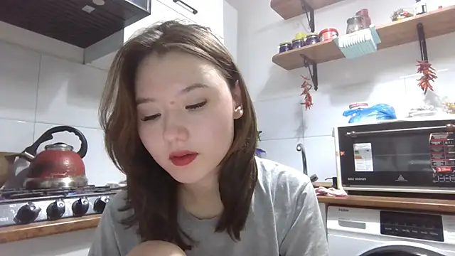 Snapshot of VelmaMaasch chatting on 12-18-25, 02:10 VelmaMaasch online show from 12-18-25, 02:10