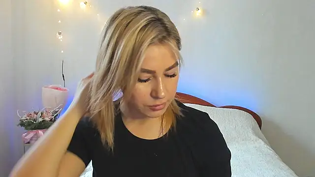 Snapshot of Roxi_Joy chatting on 02-12-26, 12:49 Roxi Joy online show from 02-12-26, 12:49