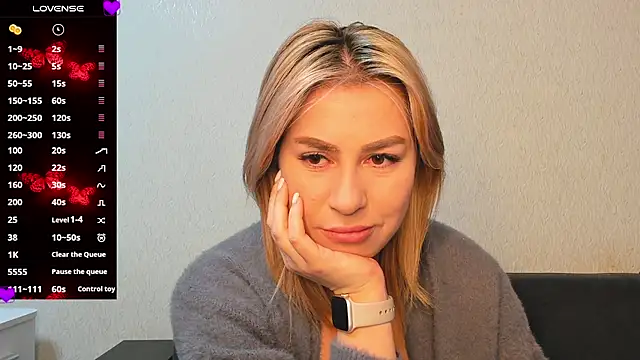 Snapshot of Roxi_Joy chatting on 02-19-26, 01:08 Roxi Joy online show from 02-19-26, 01:08