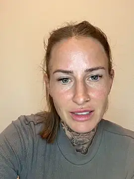 Snapshot of Klarry69 chatting on 04-10-26, 08:05 Klarry69 online show from 04-10-26, 08:05