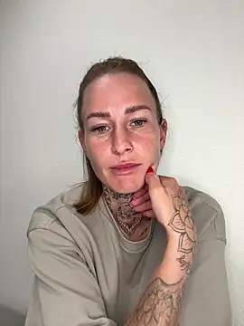 Snapshot of Klarry69 chatting on 04-11-26, 07:39 Klarry69 online show from 04-11-26, 07:39