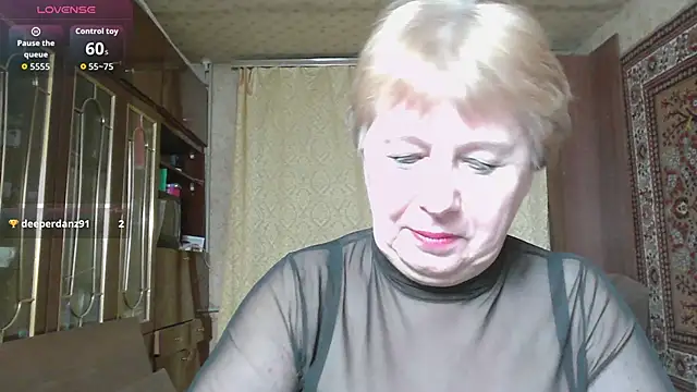 Snapshot of Casey_peach chatting on 04-05-26, 04:35 Casey peach online show from 04-05-26, 04:35