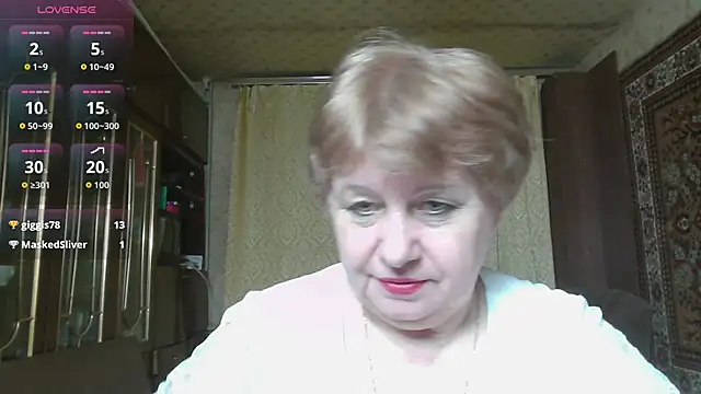 Snapshot of Casey_peach chatting on 04-15-26, 05:17 Casey peach online show from 04-15-26, 05:17