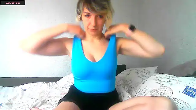 Snapshot of Lana_Foxyy chatting on 04-19-26, 01:01 Lana Foxyy online show from 04-19-26, 01:01