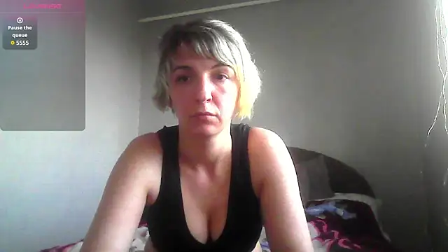 Lana Foxyy online show from 04-06-26, 03:57