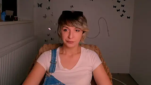 Snapshot of Lana_Foxyy chatting on 06-18-26, 05:17 Lana Foxyy online show from 06-18-26, 05:17