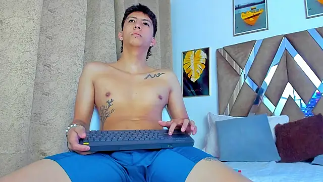 Snapshot of DaniiFoxx chatting on 12-18-25, 12:42 DaniiFoxx online show from 12-18-25, 12:42