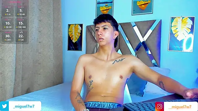 Snapshot of DaniiFoxx chatting on 12-17-25, 12:21 DaniiFoxx online show from 12-17-25, 12:21