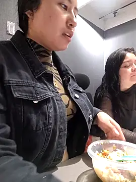 Venuz Rivers  online show from 12-18-25, 01:15