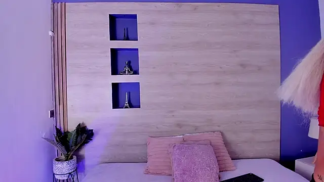 Danhia hott online show from 01-15-26, 01:47