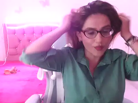 NathyVega online show from 12-18-25, 02:05