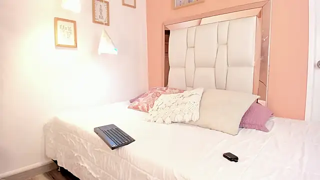 Kloebaby  online show from 04-30-26, 08:27
