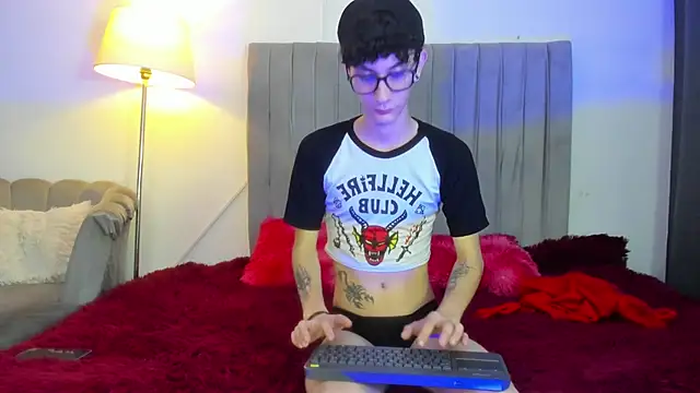 Snapshot of im_thomass chatting on 01-07-26, 12:21 im thomass online show from 01-07-26, 12:21