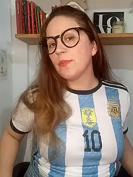 Snapshot of SofiEsteves chatting on 06-17-26, 03:22 SofiEsteves online show from 06-17-26, 03:22