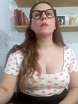 SofiEsteves online show from 05-06-26, 01:59