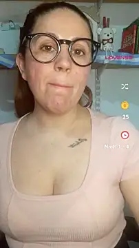 Snapshot of SofiEsteves chatting on 07-17-26, 12:35 SofiEsteves online show from 07-17-26, 12:35