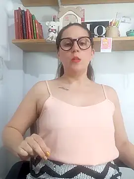 SofiEsteves online show from 05-04-26, 06:11