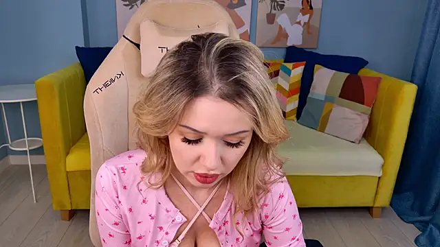 CassieTayllor online show from 01-13-26, 04:00