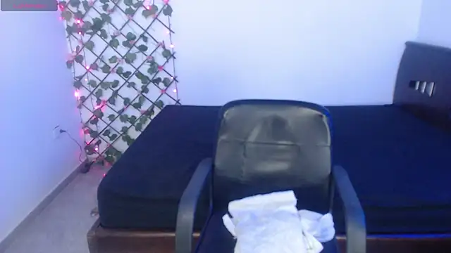 latin mommy  online show from 12-22-25, 01:22