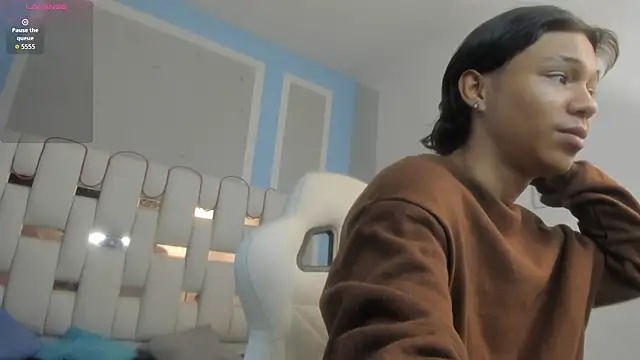 Snapshot of AndyKings_1 chatting on 01-09-26, 03:57 AndyKings 1 online show from 01-09-26, 03:57