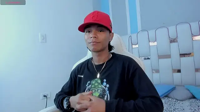 Snapshot of AndyKings_1 chatting on 12-23-25, 04:23 AndyKings 1 online show from 12-23-25, 04:23