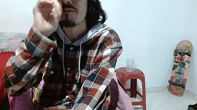 Snapshot of sk8-boy chatting on 07-05-26, 01:07 sk8-boy online show from 07-05-26, 01:07