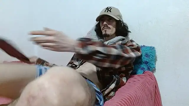 Snapshot of sk8-boy chatting on 07-14-26, 02:05 sk8-boy online show from 07-14-26, 02:05
