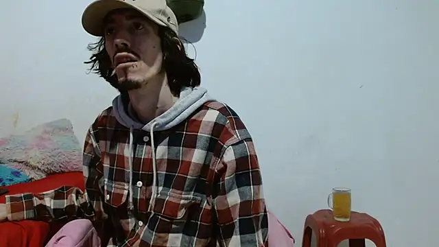 Snapshot of sk8-boy chatting on 07-05-26, 12:26 sk8-boy online show from 07-05-26, 12:26