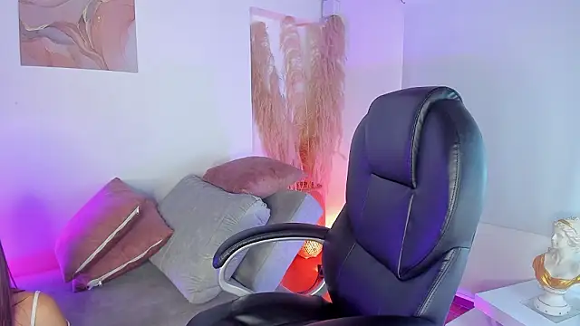 Amelie Wine online show from 03-19-26, 04:18